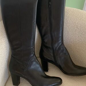 Ecco Ladies Black Boots-mint size 9